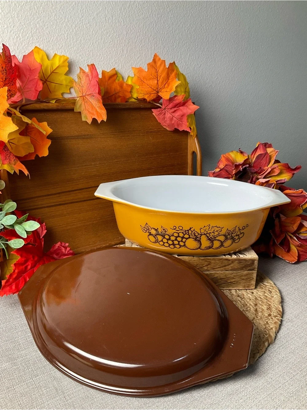 Vintage Pyrex Old Orchard 1.5&2.5 Qt Casserole Set with original lids